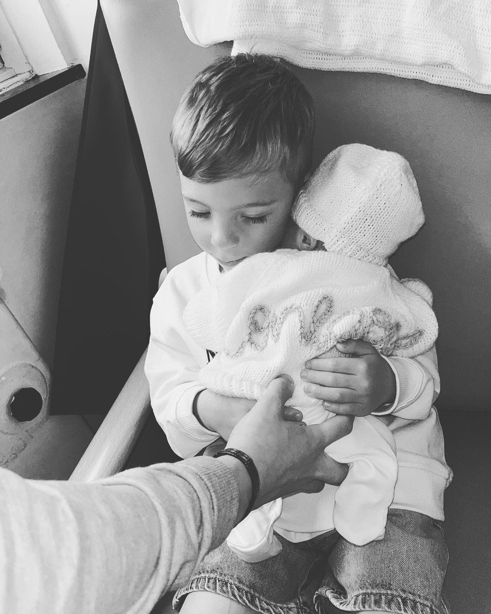 leydon_laura's tweet photo. 20th May 2023, we welcomed another beautiful boy earthside. Full term. The skin to skin straight after birth was worth a million pound and more. 

Fíachra is the most amazing big brother im the whole world. We are settling in as a family of four and every minute is incredible❤️ https://t.co/zfoUrpgImv