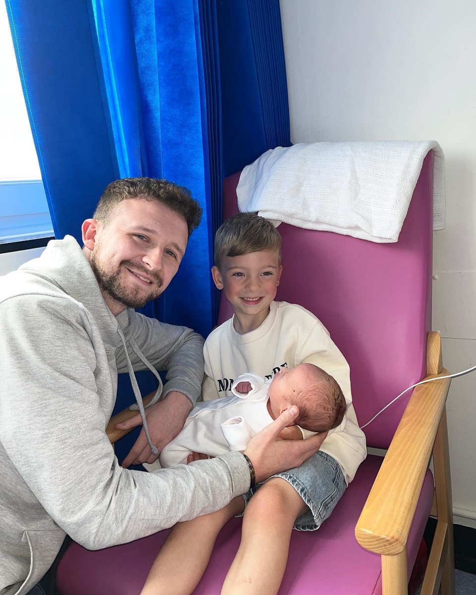 leydon_laura's tweet photo. 20th May 2023, we welcomed another beautiful boy earthside. Full term. The skin to skin straight after birth was worth a million pound and more. 

Fíachra is the most amazing big brother im the whole world. We are settling in as a family of four and every minute is incredible❤️ https://t.co/zfoUrpgImv