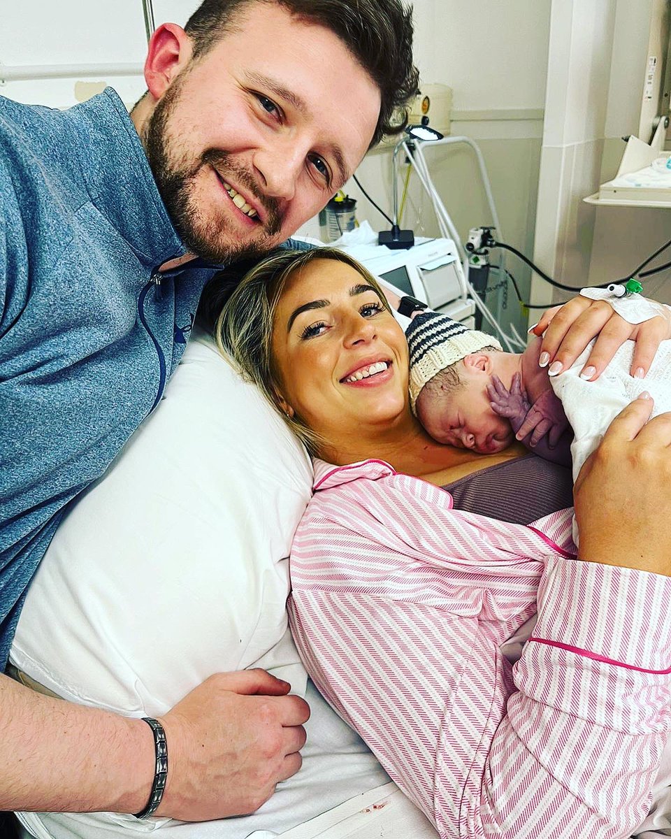 leydon_laura's tweet photo. 20th May 2023, we welcomed another beautiful boy earthside. Full term. The skin to skin straight after birth was worth a million pound and more. 

Fíachra is the most amazing big brother im the whole world. We are settling in as a family of four and every minute is incredible❤️ https://t.co/zfoUrpgImv