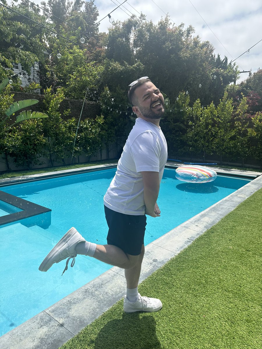 CouRageJD's tweet photo. my bank acct &amp; my body: good figure 💗 https://t.co/eXbUuUYS8S