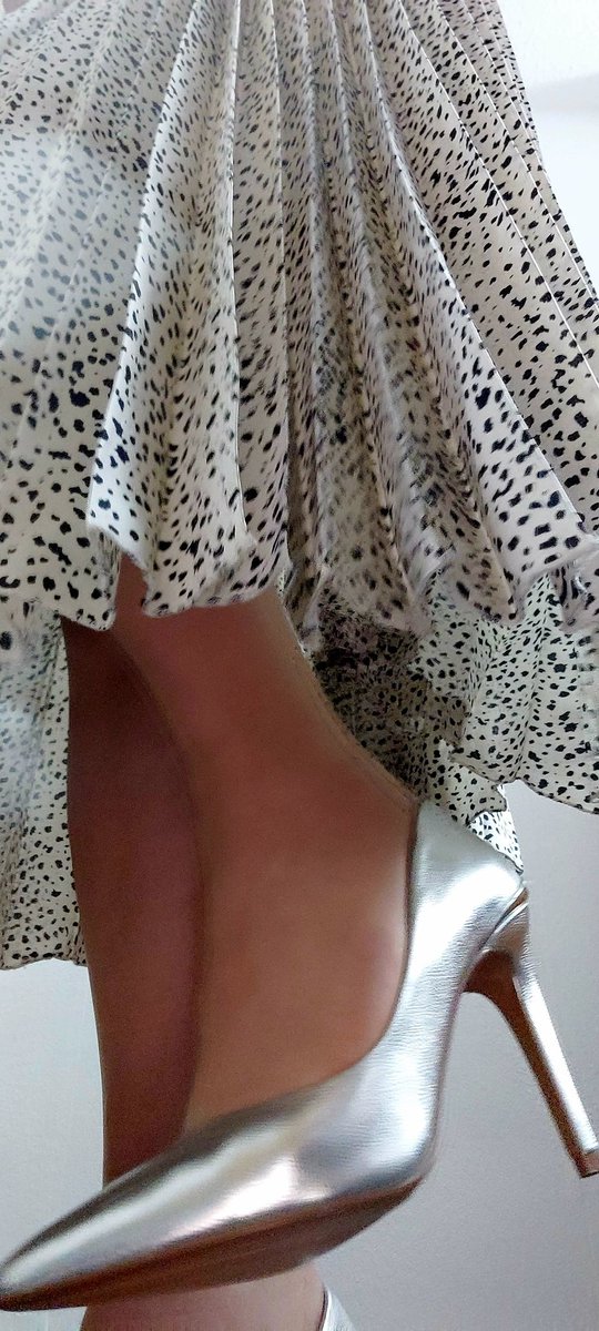 satin_laura's tweet photo. Changed into my favourite satin skirt π€π€π€π plus i πͺ my stockings π₯° πππππ©·π
#satinskirt #satin #pleatedskirt #silverheels #tanstockings #satinlovers #highheels #upskirt #skirtlovers #skirt #satintaboo #leglovers #legs #leg #lacetops #lacetopstockings #holdupstockings https://t.co/B9h9mZwGUr