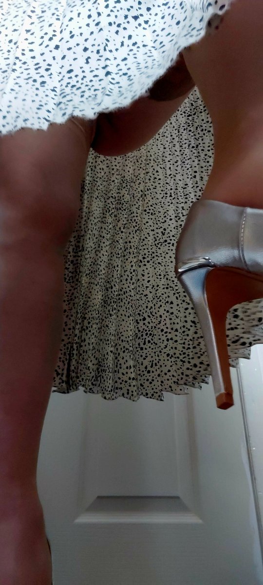 satin_laura's tweet photo. Changed into my favourite satin skirt π€π€π€π plus i πͺ my stockings π₯° πππππ©·π
#satinskirt #satin #pleatedskirt #silverheels #tanstockings #satinlovers #highheels #upskirt #skirtlovers #skirt #satintaboo #leglovers #legs #leg #lacetops #lacetopstockings #holdupstockings https://t.co/B9h9mZwGUr