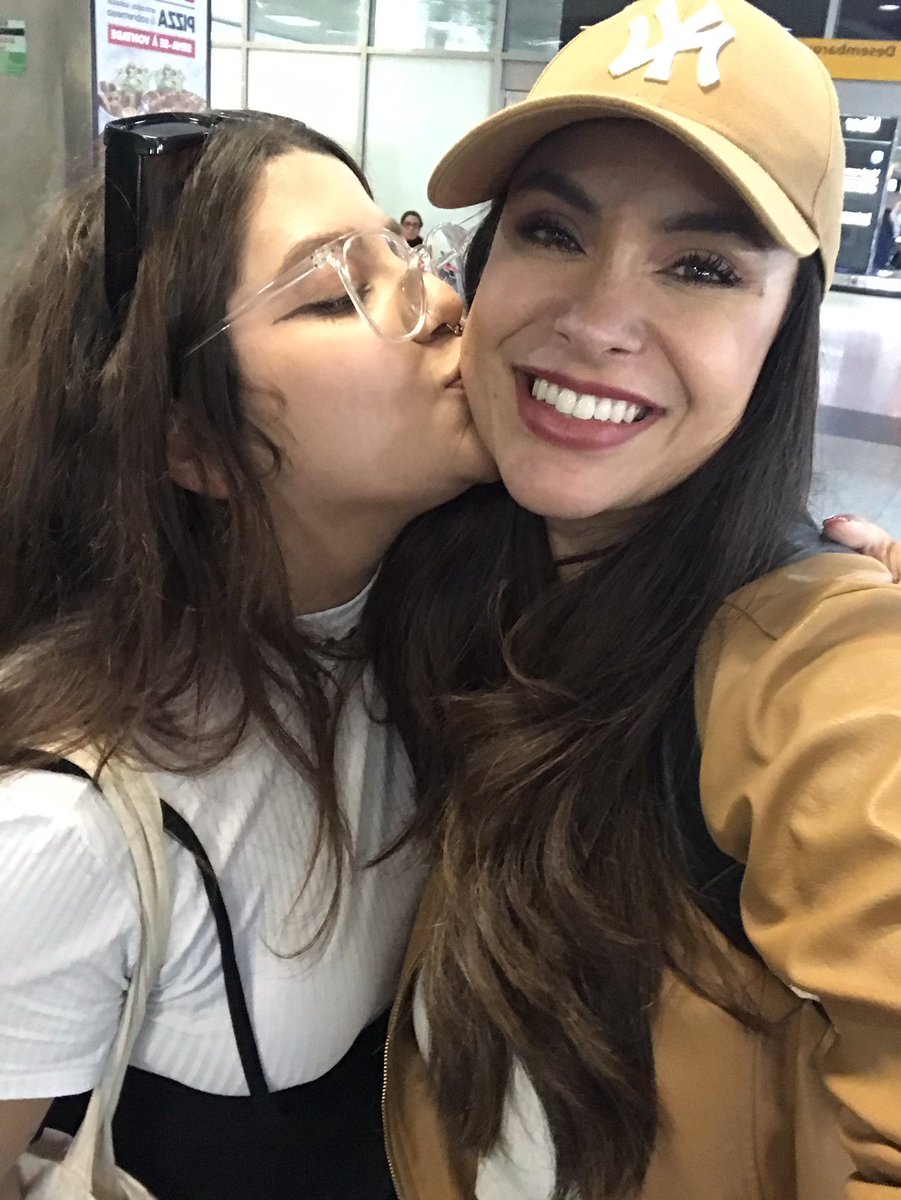 obsessionandrad's tweet photo. @ssarahandrade O dia mais especial da minha vida ❤️ https://t.co/whIr1x9Dcg