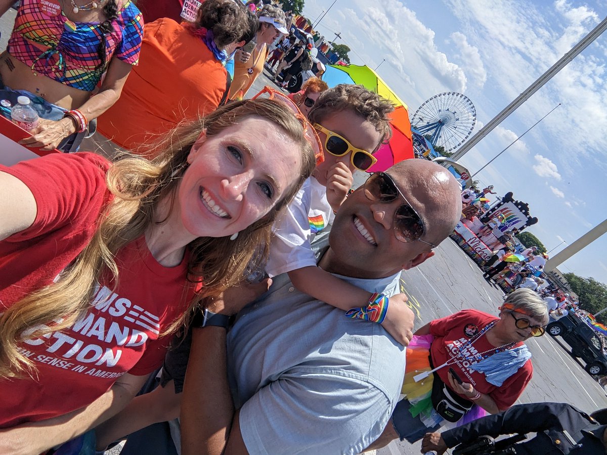 @MomsDemand marched in Dallas #pride parade. LGBTQIA ppl are being targeted by TX lawmakers and silence is complicity. We must #disarmhate. We must loudly affirm that LGBTQIA ppl are here and seen and belong and we will fight for them.