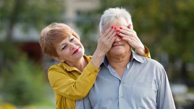 SmartChoiceLife's tweet image. Leon is getting on in years and worries about how his wife, Melanie, will handle their investments and finances on her own. advisor.news/why-leon-80-an…