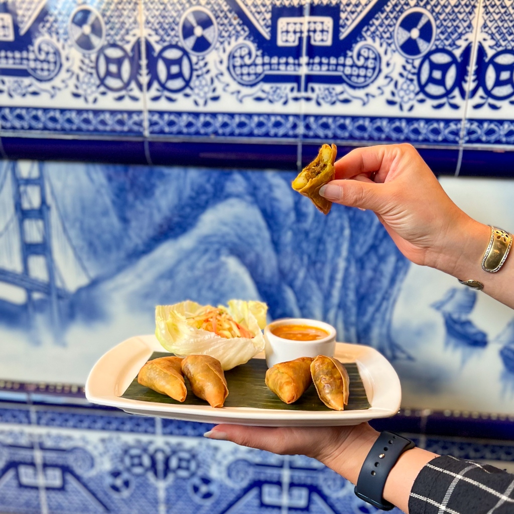 blacksheepeat's tweet image. We didn't mean to catch *fillings* today, but then these Black Sheep Lamb Samosas from @chinalivesf came along...

Open your hearts (and mouths) to flavor freedom in a whole new form! 

#BlackSheepFoods #FlavorFreedom