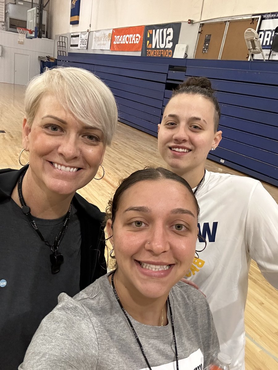 JesseeNikki's tweet image. I 💙 our team! Amazing players who do a great job. Year 4 of camp in the books! Now excited for this season. Can’t wait to go to Puerto Rico and win even more games. 💙🏀🦁