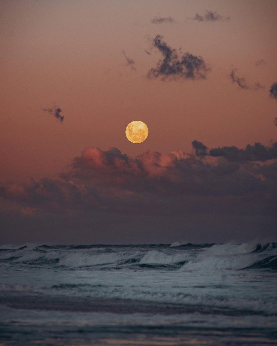 la luna y el mar