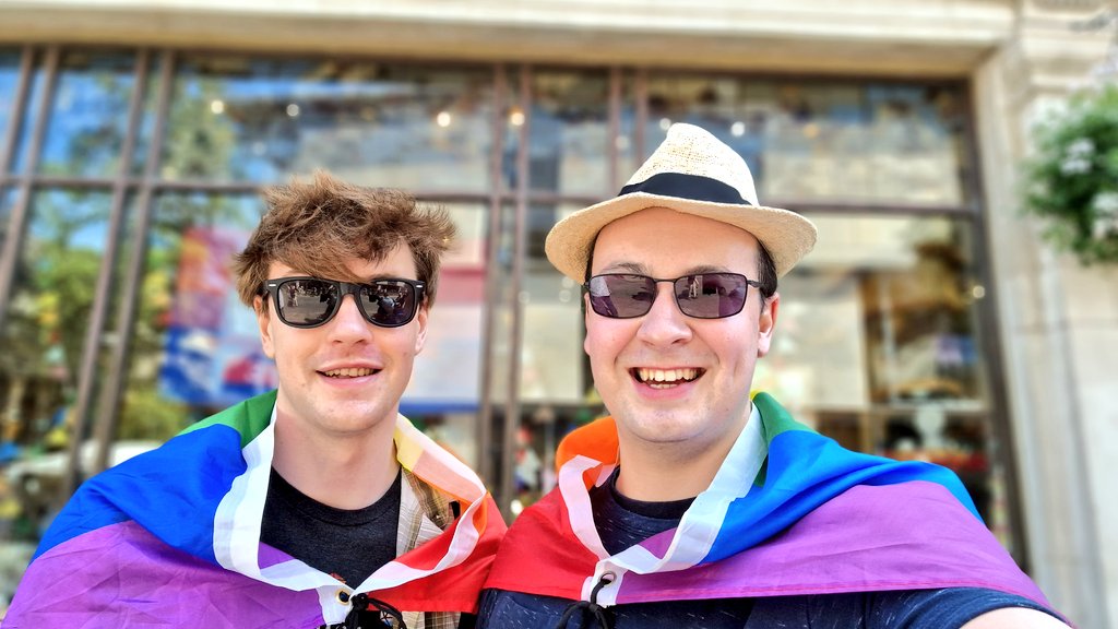 Apologies for the radio silence as I've been busy catching up on admin, housework but most importantly, enjoying our local #Pride 🏳️‍🌈 The cruise industry has always been fantastic at making us feel welcome so just wanted to say, Happy #PrideMonth to all my lovely followers 🏳️‍🌈🚢