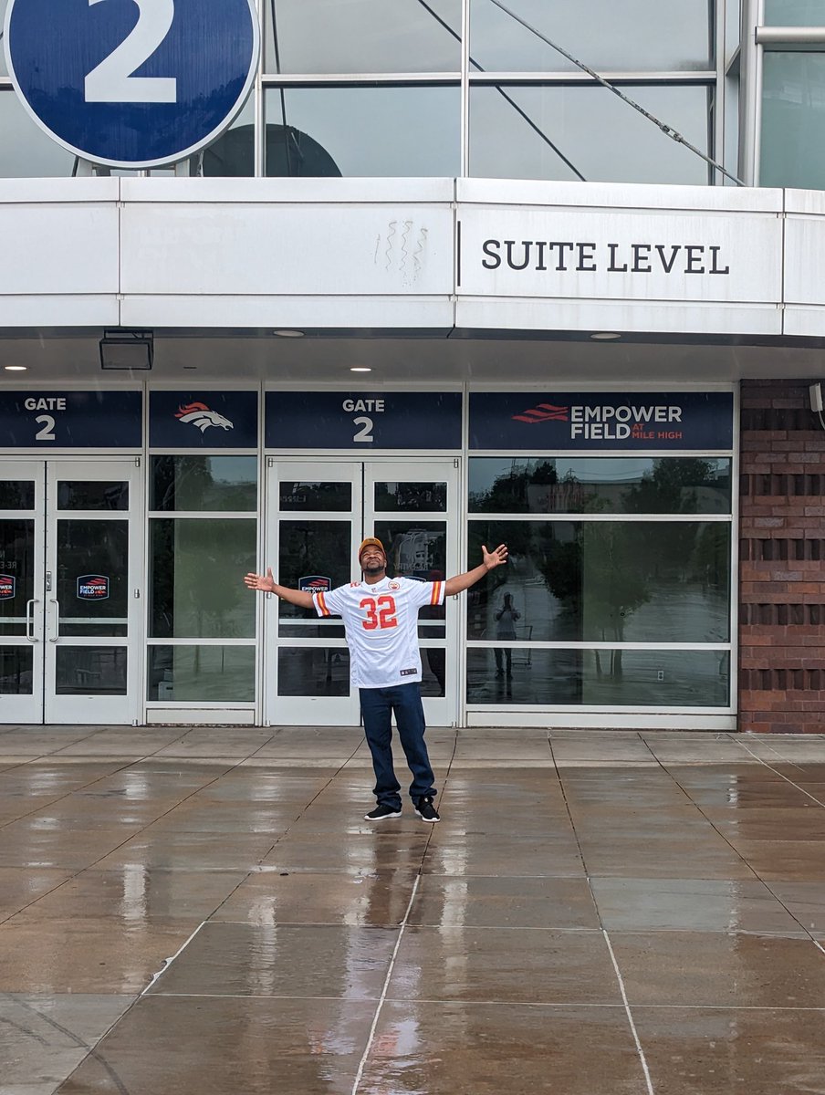 It is imperative that I take a photo in front of the donkey's stadium wearing my Chiefs gear while in Denver. #ChiefsKingdom