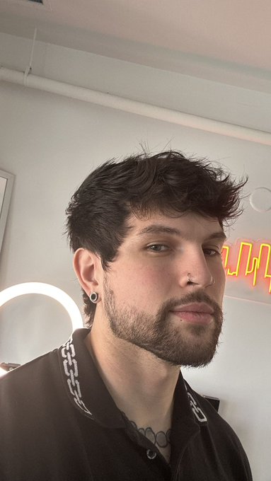 Got a haircut https://t.co/JiEQCM0DgN