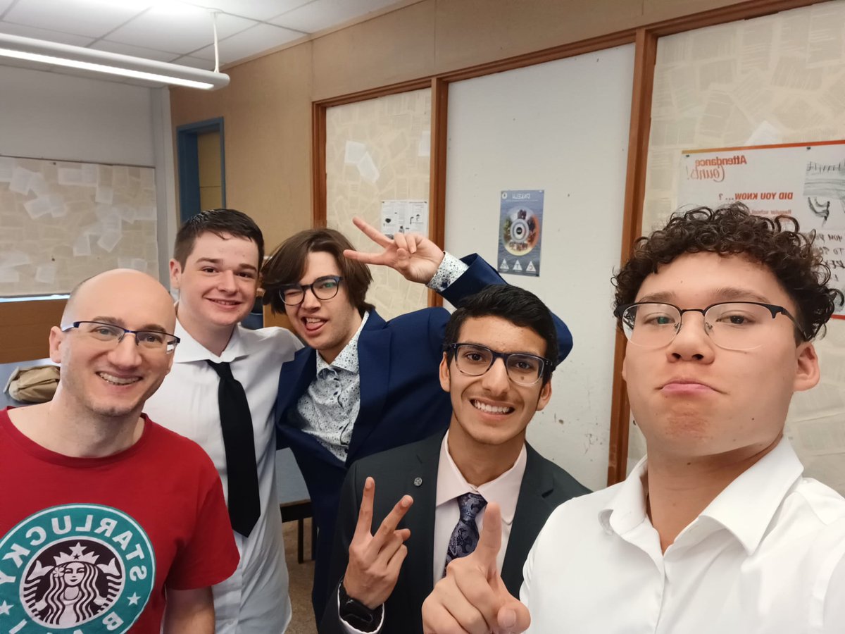 SomaniRahim's tweet photo. 🎉@PGSS_Polars Team Eco Refresh secured 3rd place in the @yellcanada 10th Annual Venture Challenge at Vancouver Start-up Week! 🥉 Congrats to @ManaaimSomani, Matthew Allen, Zack Olson, Logan MacDonald, and their teacher Mr. Trevor Hood!👏🌍 #vsw2023 #Innovation #SustainableFuture https://t.co/bRBQ7oCk93