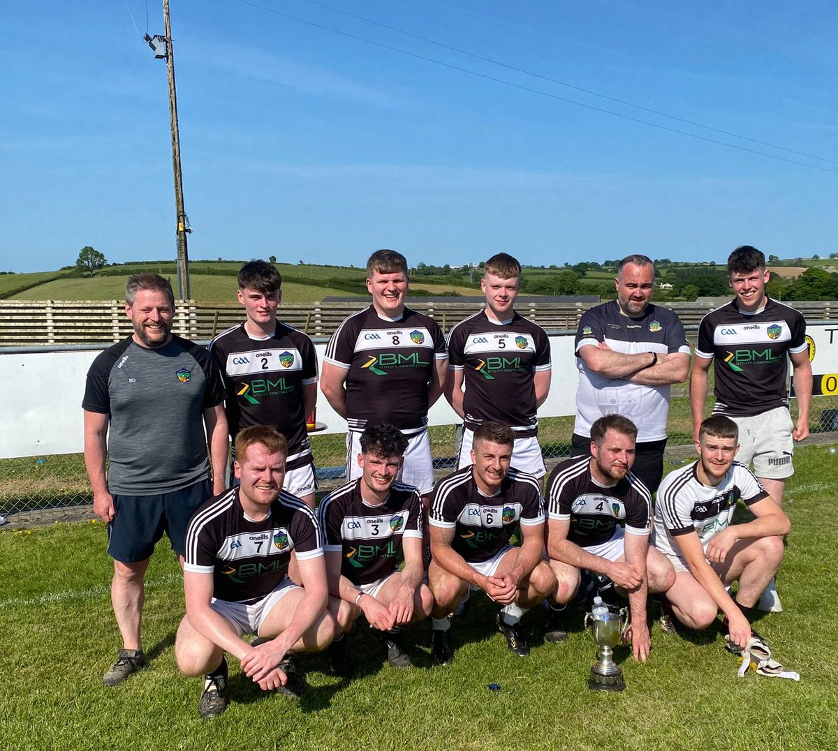 Congratulations to our senior footballers who won the Down Junior 7s today, beating Dundrum in the final! 👏🏻🏆 

Patrick Doyle (Captain) receives the cup.
⚫️⚪️