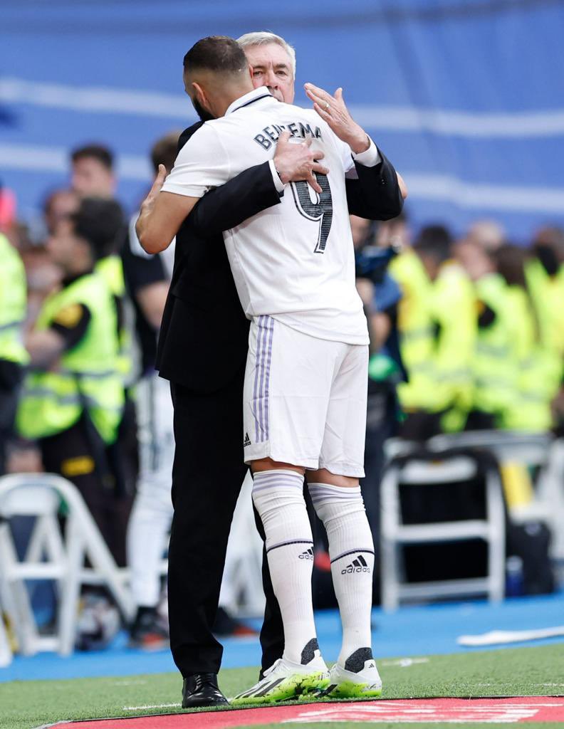 Hoy hemos despedido la temporada en el Bernabéu pero, sobre todo, ha sido una tarde especial porque los madridistas hemos dicho adiós a una de las mayores leyendas de nuestro club. Gracias por todo, Karim. Te echaremos de menos. Suerte en tu nueva etapa...