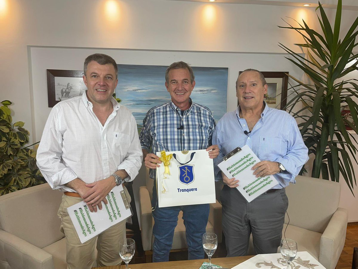 HablemosdeAgro1's tweet photo. Billy Battro empresario y productor Argentino radicado en Uruguay nos acompañó este domingo en un nuevo #hablemosdeagro🇦🇷🐂🇺🇾💫

Programa completo https://t.co/BWFXtHNP2B https://t.co/50pxiwKyuu