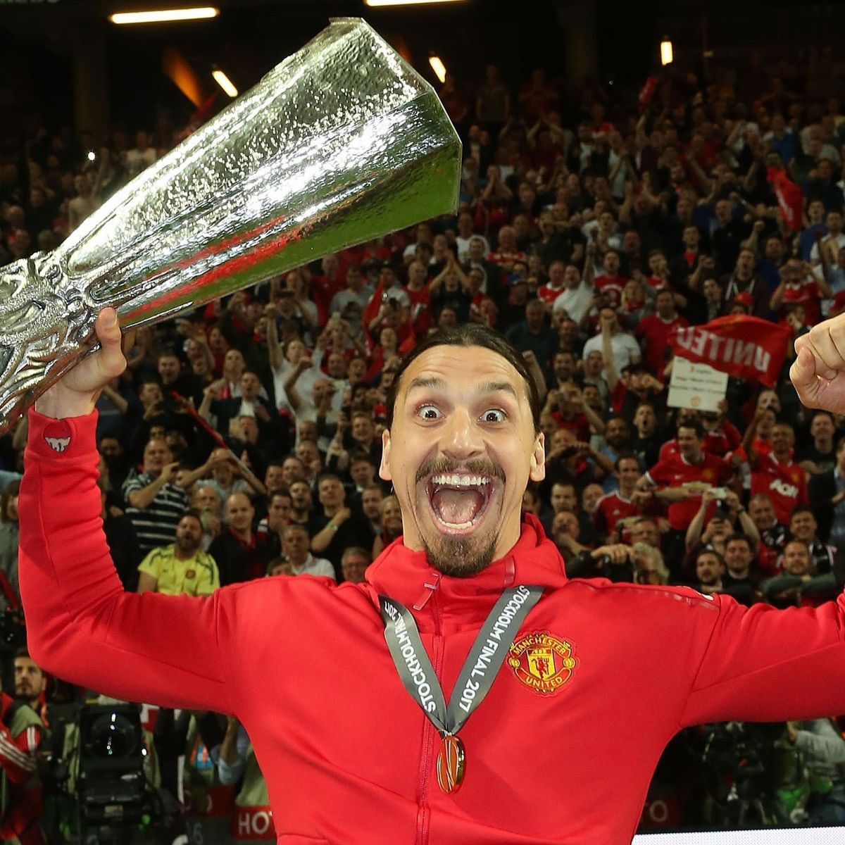 Former Manchester United player and footballing legend, Zlatan Ibrahimovic, ends his career tonight. 

Thank you for Zlatan! 🔴🇸🇪