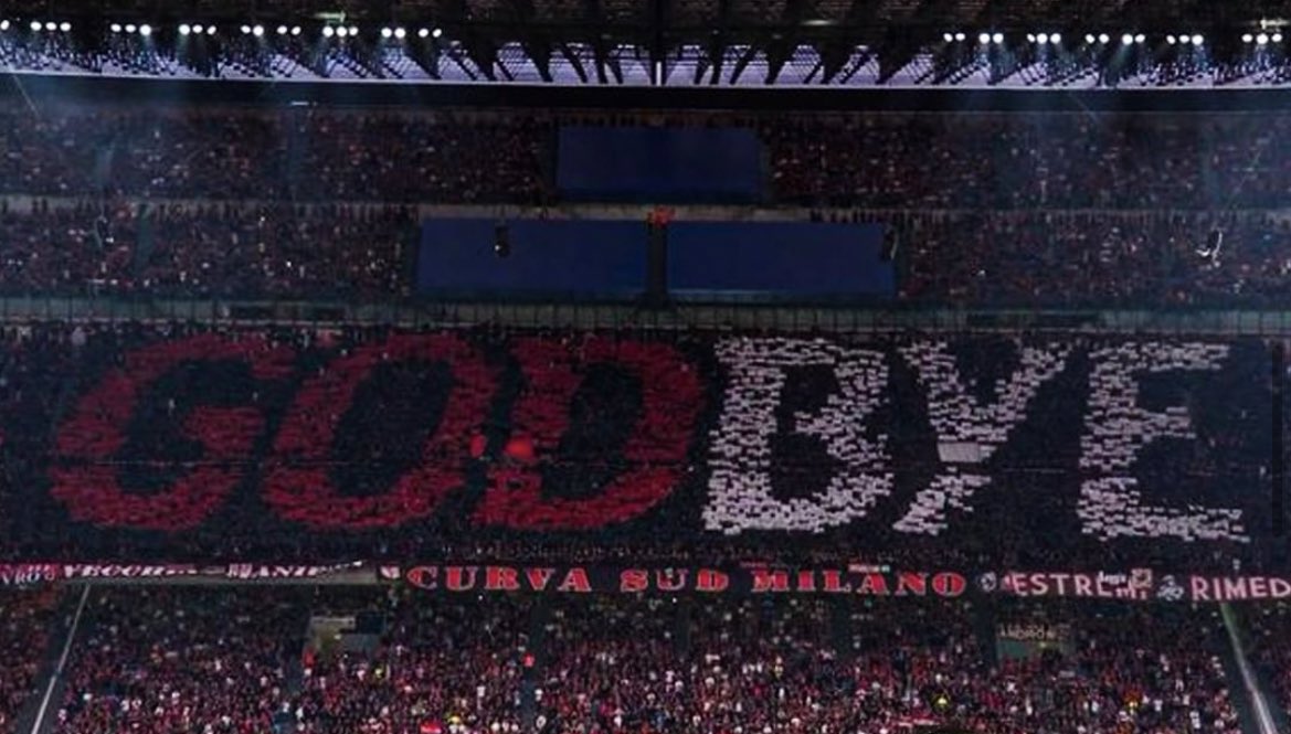 The Milan fans honoured Zlatan with a tifo which spelt out 'GODBYE” 🇸🇪