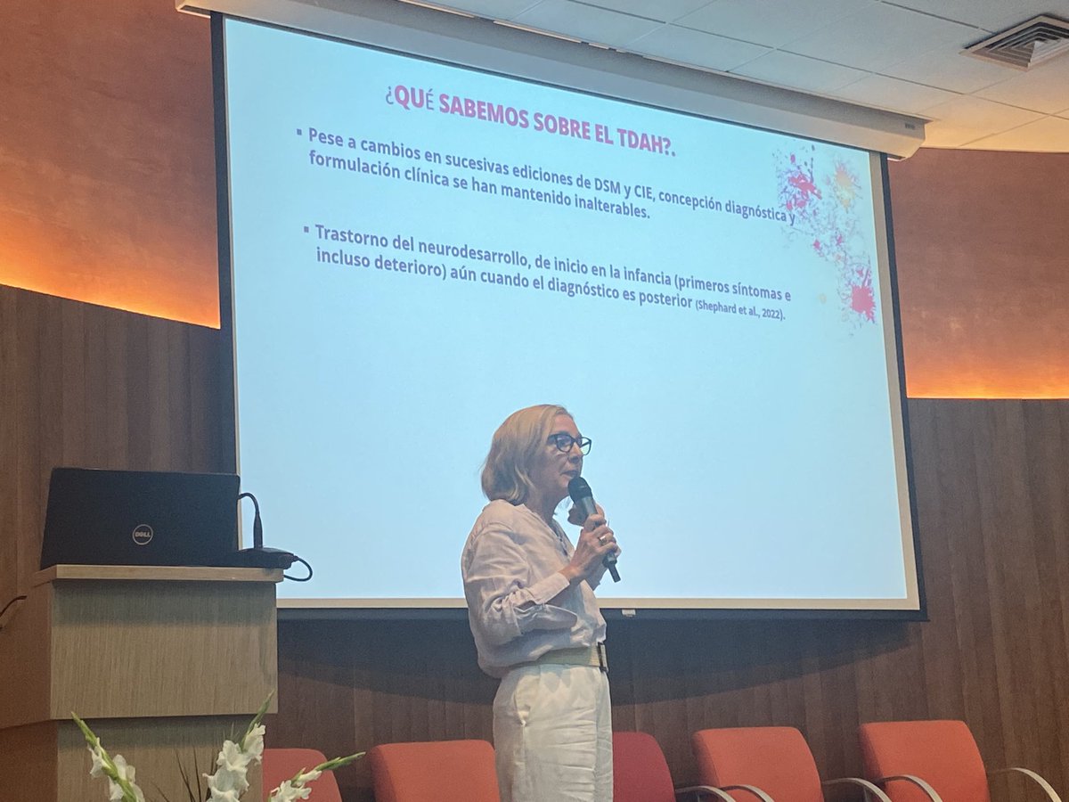 Inmaculada Moreno de <a href="/unisevilla/">Universidad de Sevilla</a> en la #JornadaTDAH 2023 expone claves de mejora en la atención de calidad a las personas con #TDAH y destaca la importancia de la colaboración entre profesionales y con las familias. <a href="/saludand/">Consejería de Sanidad, Presidencia y Emergencias</a> <a href="/EducaAnd/">Consejería Desarrollo Educativo y FP</a> <a href="/IgualdadAND/">Inclusión Social, Juventud, Familias e Igualdad</a> <a href="/EASPsalud/">Escuela Andaluza SP</a>