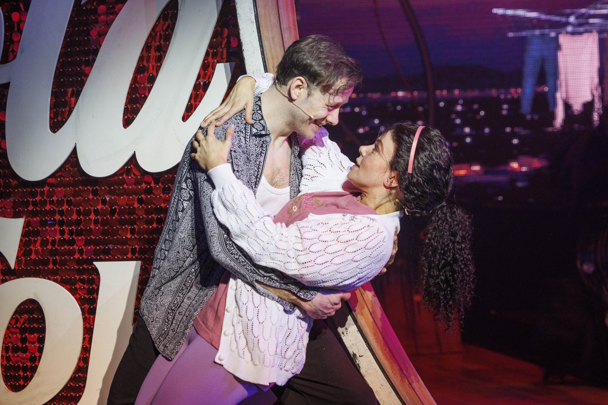 💃🪩 Strictly Ballroom The Musical comes to @The_Lowry 😃 The hit musical based on the iconic film is heading out on a brand-new UK tour starring Strictly Come Dancing favourite Kevin Clifton and treasured Coronation Street star and Dancing on Ice finalist, @Faye_Brookes 💃…