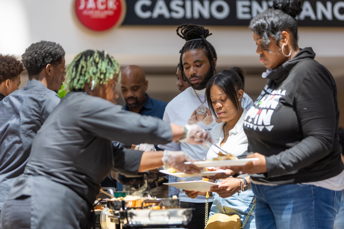 BedrockCLE's tweet photo. Throwing it back to last year's Juneteenth event at Tower City Center.
@TowerCityCLE
#ClevelandOhio #Juneteenth #ThisisCLE #CleGram https://t.co/Es9a4IKaf9