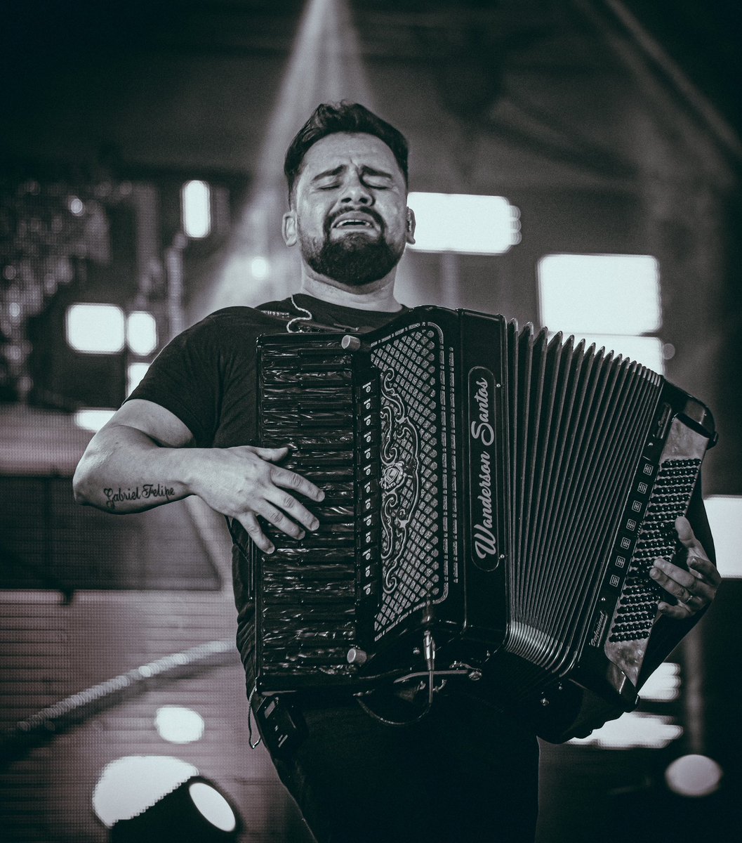 *
Não tenha medo de enfrentar a estrada sozinho.
Há momentos em que você terá que ser seu próprio herói.
*
📸 <a href="/daniloanoni/">Danilo Anoni</a> 🙏🏻 padrim! 
*

#resiliencia #cabecaerguida
#umleaopordia #music #job #work #workout #sanfas #gaita #sanfona #acordeon #producer  #gabrielgava #deusnocomando