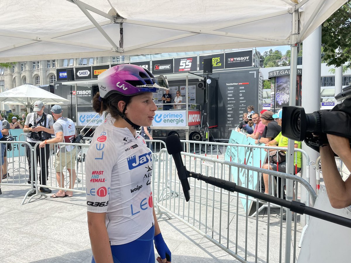 #TourdeSuisseWomen 🇨🇭

Ready to roll for stage 3 with @rubyr_g in the white best young rider jersey 🤍