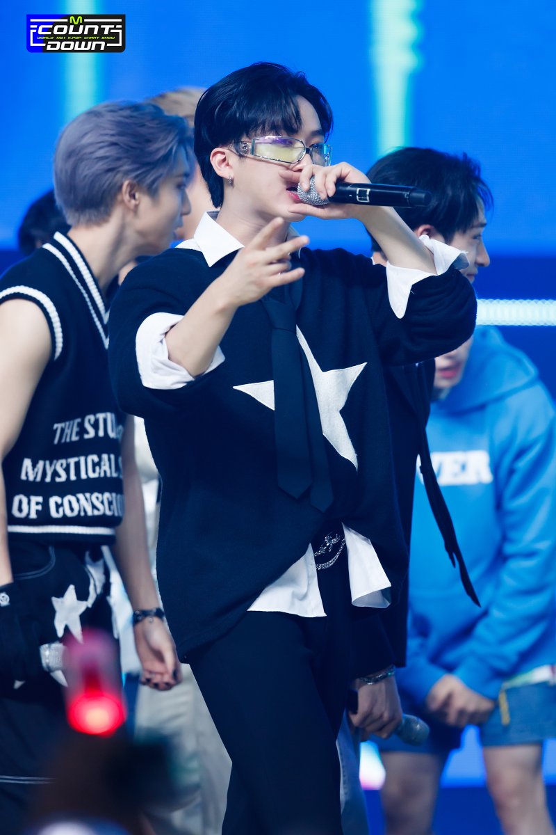 MnetMcountdown's tweet photo. 230608 #MCOUNTDOWN 현장포토
No.1 of the Week!🏆
엠카가 스키즈 현포 올리는 이유 스키즈 미모 동네방네 소문내야 되니까✨
엠카가 스키즈 무대 어필하는 이유 세상 사람들이 무대장인 스키즈🎶 봐야 하니까🫶🔥
스키즈가 최고인 이유 그냥 스키즈니까‼️🌟
#StrayKids

#특 ▶️ https://t.co/0TflsVGTma
1위 앵콜 ▶️ https://t.co/wFVfcbnA3Y
