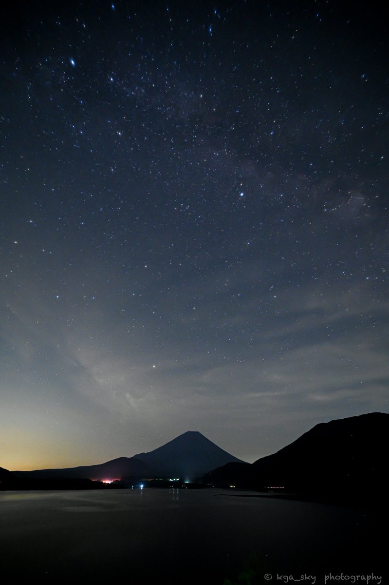 富士山と夜空🌌
#ニコン #nikon  #zcreators  #Z6II
#写真好きな人と繋がりたい #写真撮ってる人と繋がりたい #ファインダー越しの私の世界 #nikonphotography #私とニコンで見た世界