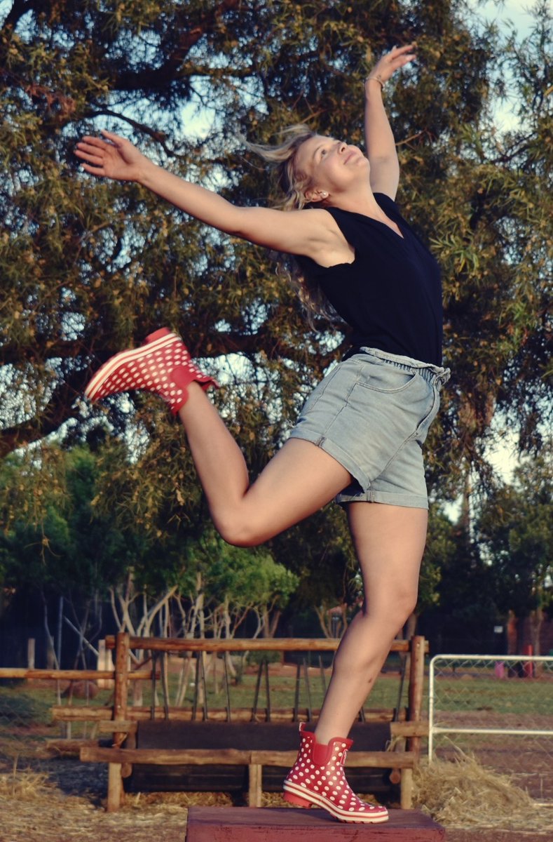 evercreatures's tweet image. Happy Mondy! jumping into the week in some Polka Dot Wellies. 🥰

#LoveMyEvercreatures #wellies #countryside #redwellies#mondaymorning #polkawellies #spottywellies