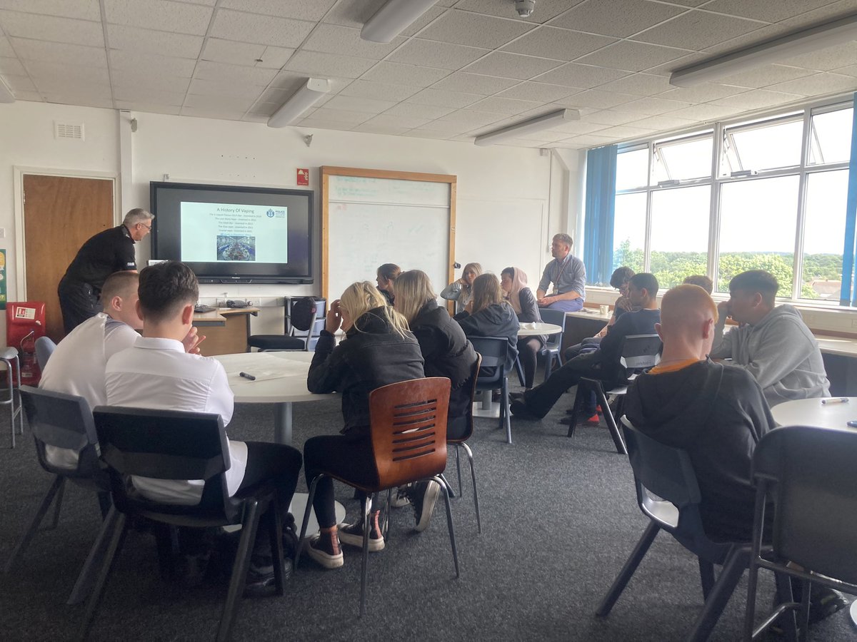 Thank you to @PSOSNAyrshire for providing invaluable information on the dangers of vaping and smoking to our young people #BelieveInBetter @IrvineRoyalAcad @MrKnoxIRA @MarwickMrs @Dionne_Gordon9 @joycemurray64 @MrMurrayPhysEd