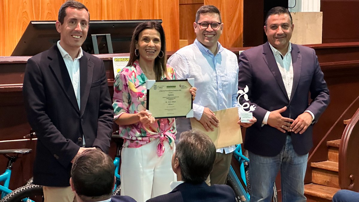 #Enerjuegos 2023 ha contado con 34 proyectos de 16 centros educativos de #Ávila y la participación de más de 500 alumnos. El presidente en funciones, <a href="/CarlosGarcia_PP/">Carlos García</a>, ha entregado los cuatro premios y tres accésits en una simpática ceremonia con los alumnos.
#HaciendoProvincia