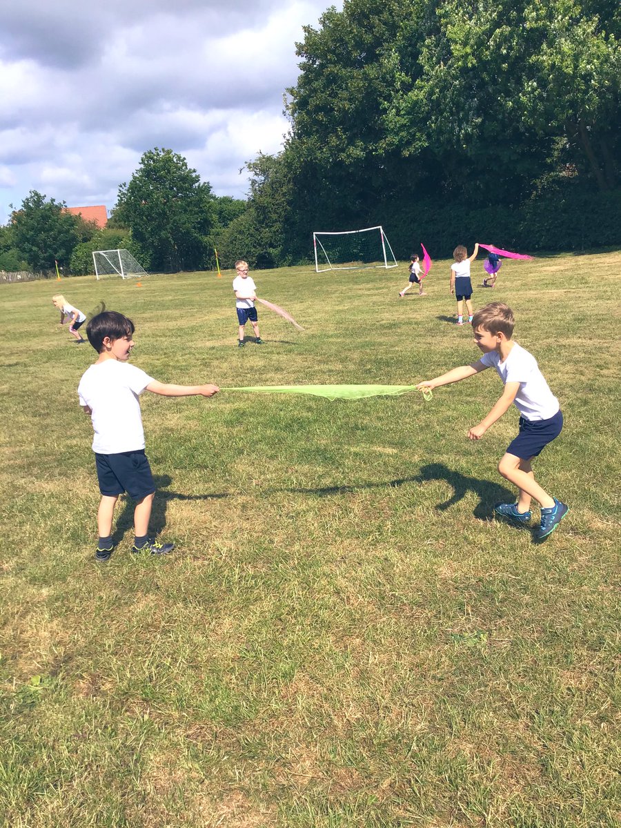 M1ssCunningh4m's tweet photo. In English this morning we created a kite dance in preparation for some kite poetry based on our class text “The Secret Sky Garden”.The breeze helped us build some fantastic choreography 🪁🌸🌿 #TockY1 #TockEnglish @Tockwithcofe https://t.co/oUYUKPLVNP