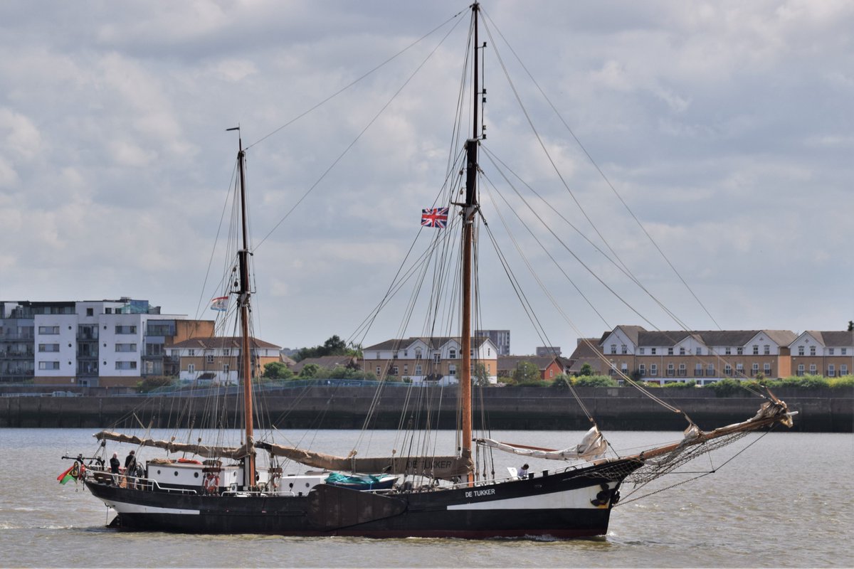 AJBC_1's tweet photo. Historic sailing ship DE TUKKER (built 1912) operated by @EcoClipper as a sail cargo vessel - heading to @StKatsMarina & will be open to visitors tomorrow 1200-2000.
β΅οΈ#DeTukker #EcoClipper #SailCargo #SustainableShipping #SailCargoLondon
#RiverThames #LondonPortCity
#dlr_blog https://t.co/T6dLcoSG8c
