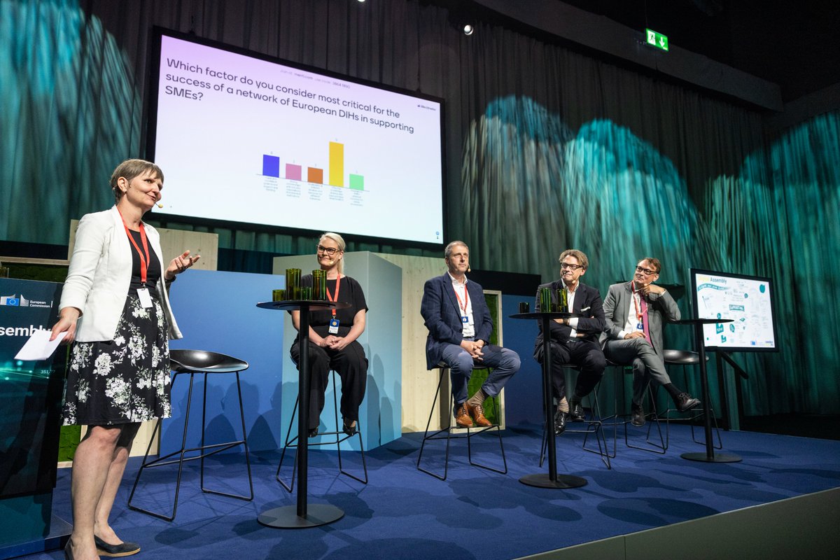 #EDITH war auf der „Digital Assembly“ der <a href="/EU_Commission/">European Commission</a> in Stockholm (@sweden2023eu) zu Gast und hat vor der Versammlung Aufbau und Organisation präsentiert. Das systemische Konzept von EDITH hat vom Project Office der EU das Prädikat „outstanding“ bekommen🚀#EU2023SE #DigitalEU