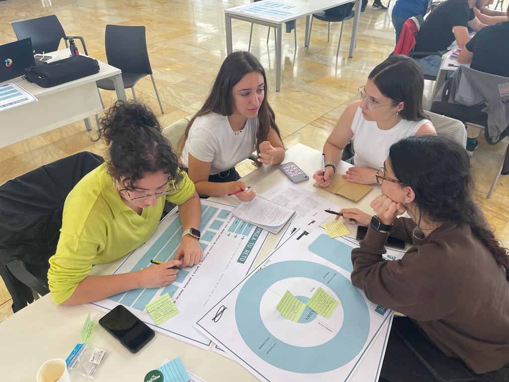 dadesvalencia's tweet photo. El 19 de mayo se celebró el #ODdatathon en el que se realizaron proyectos en distintas categorías, una de ellas era mejora de la eficiencia energética y reducción de la huella de carbono en la que el ganador fue el #EquipoDaBos.
¡¡FELICIDADES!!
@CtranspaUPV
@GovernObertVLC https://t.co/3QTFvQkYZc