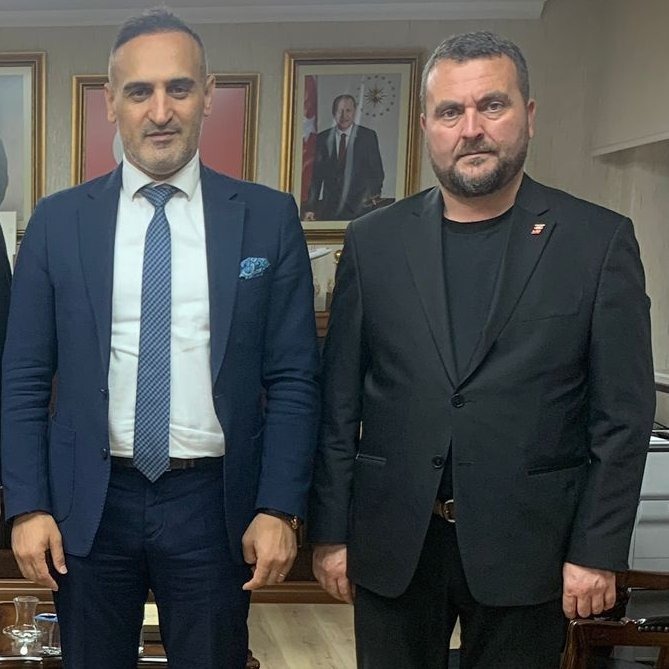 Türkiye Dergiler Birliği #TÜRDEB Başkanı olarak "<a href="/TCKulturTurizm/">T.C. Kültür ve Turizm Bakanlığı</a> Bakanlığı #KütüphanelerVeYayımlarGenelMüdürlüğü'ne Vekaleten başlayan Taner Beyoğlu'nu makamında ziyaret ederek başarı dileklerimizi ilettim.
Nazik kabulleri için teşekkür ederim.
#TanerBeyoğlu
<a href="/mfbyhan/">Fatih Bayhan</a>