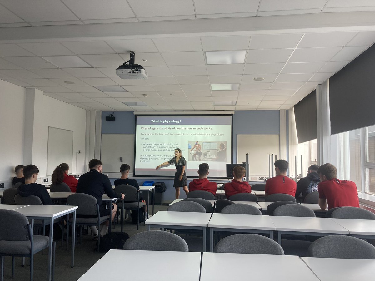 maceyjx's tweet photo. Today we are at @cardiffmet University for an Experience day. So far we have covered elements of the Physiology course with Sports Massage to come. Here’s the Level 3 Sport students finding blood vessels. 

#TLZCWMBRAN
#TLZSPORT 
@coleggwent https://t.co/4rDVJVXKWD