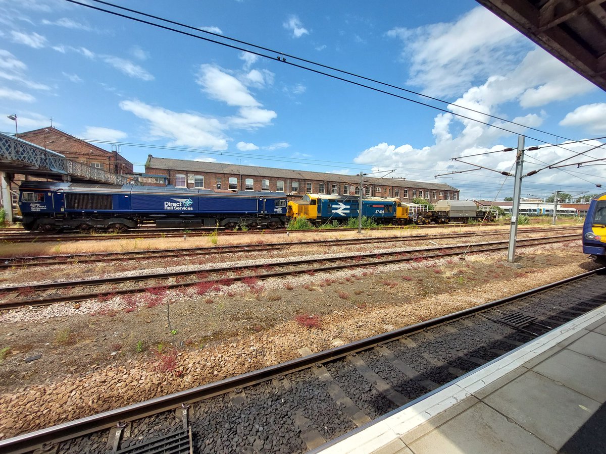 66426 + 37401 with nuke flask at Doncaster Station 19-5-23