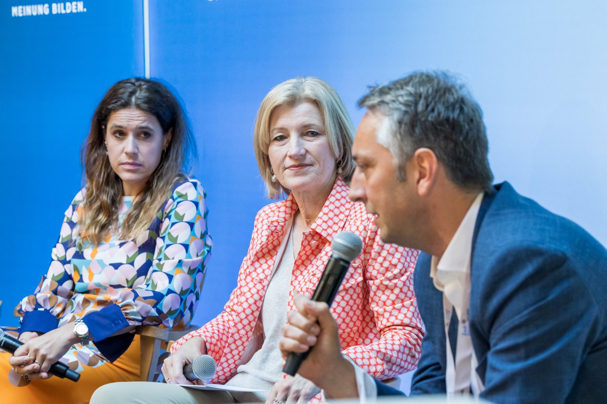 monikaturyna's tweet photo. Es war schön beim #impactlech . Wir haben mit Michael Strugl Georg Kopetz und Thomas Arnoldner die Potenziale der Digitalisierung in der Forschung, Mobilität und der Energiewende besprochen. Und mit Sepp Hochreiter und Sebastian Schlund die Rolle der KI für den Arbeitsmarkt. https://t.co/vOVGTdL8fD