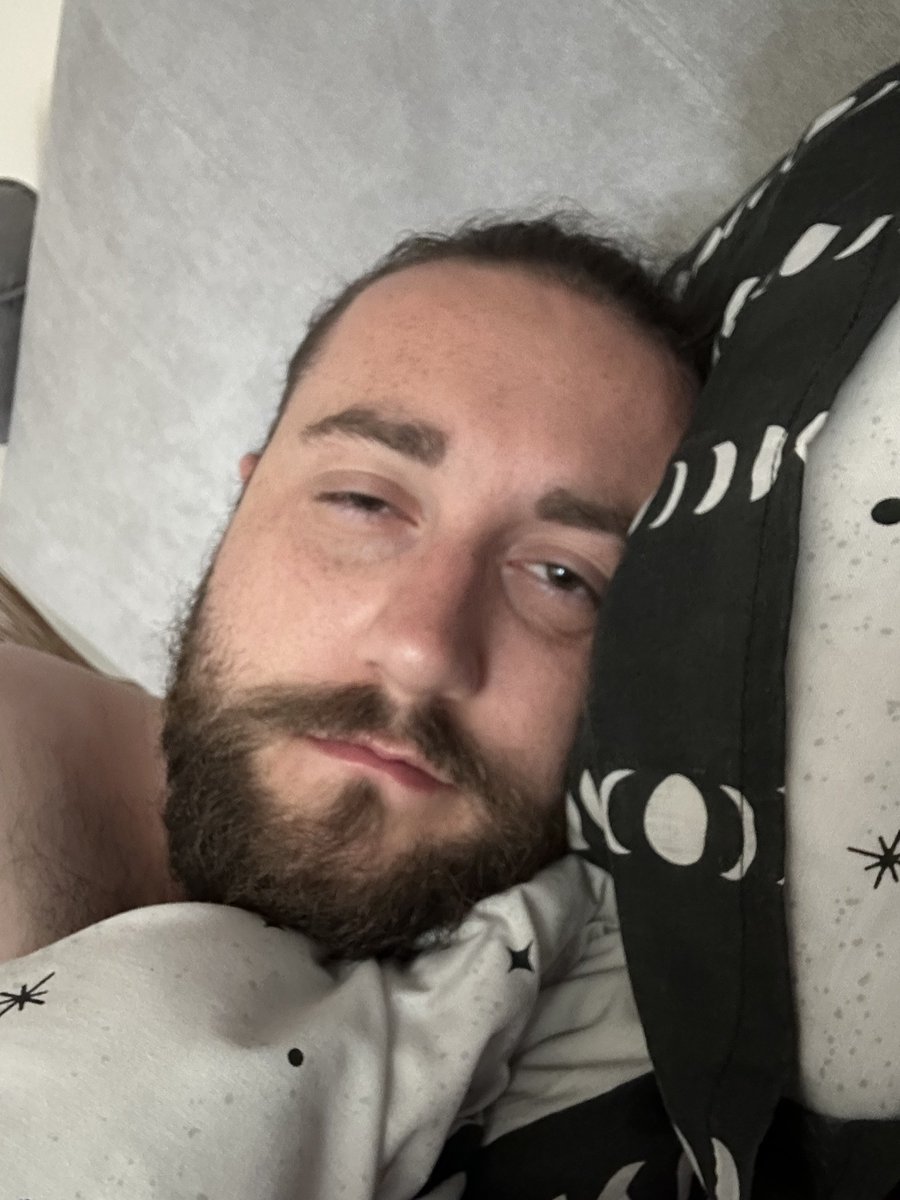 Spending my 29th bday curling up with intense stomach pain after puking last night, go me 🥇🥇🥇🥇