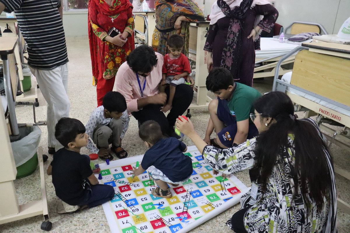 itacecorg's tweet image. #PakistanLiteracyProject (#PLP), with support from @RoomtoRead  #RtR and the @SchoolEduPunjab  organized a read aloud session at #SheikhZayedHospital #Lahore to engage the admitted #children in reading activities, providing a much-needed break from their medical routines.