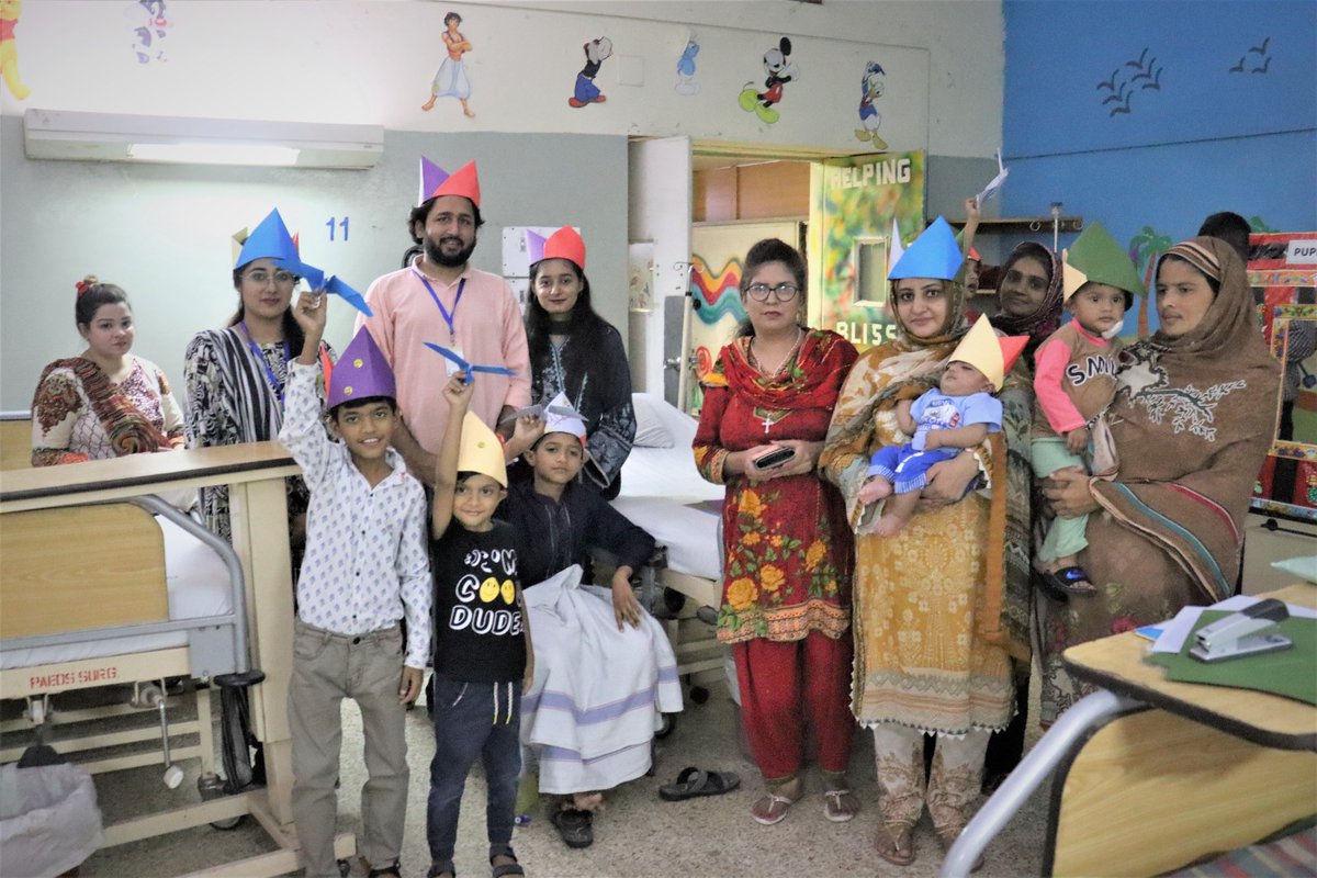 itacecorg's tweet image. #PakistanLiteracyProject (#PLP), with support from @RoomtoRead  #RtR and the @SchoolEduPunjab  organized a read aloud session at #SheikhZayedHospital #Lahore to engage the admitted #children in reading activities, providing a much-needed break from their medical routines.