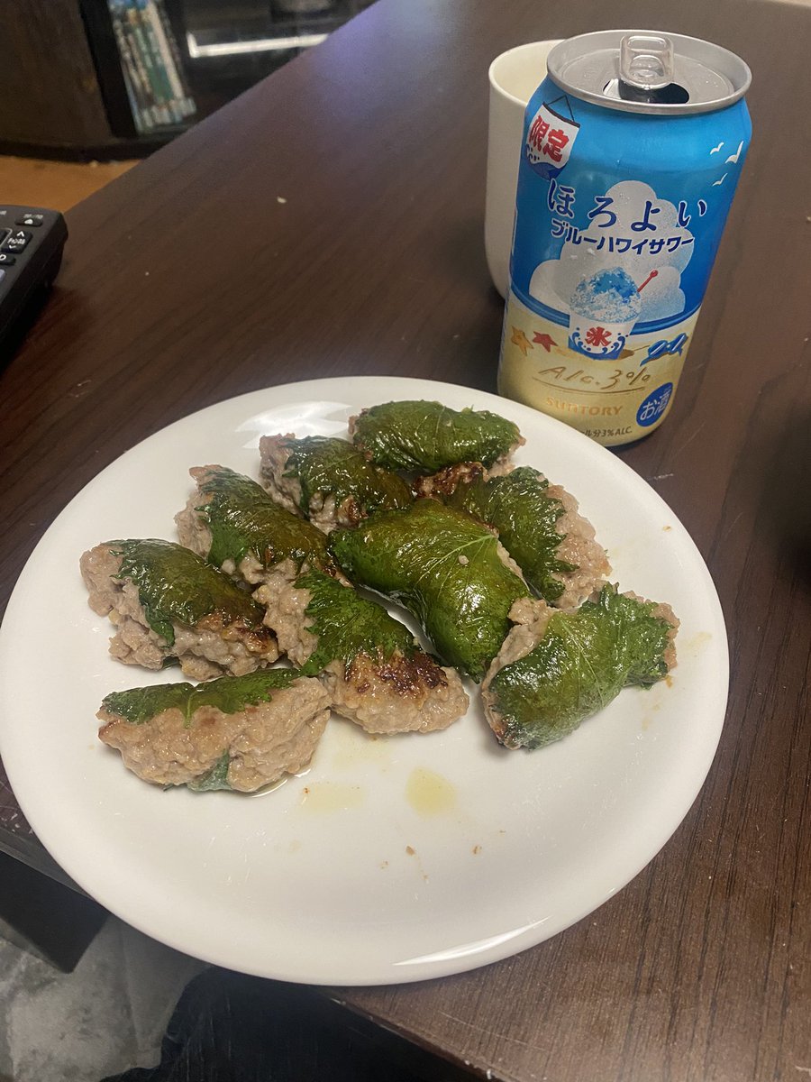 yusuke_May2nd's tweet photo. 今日のおかずは大葉餃子🥟 https://t.co/5MOmZxyTLk