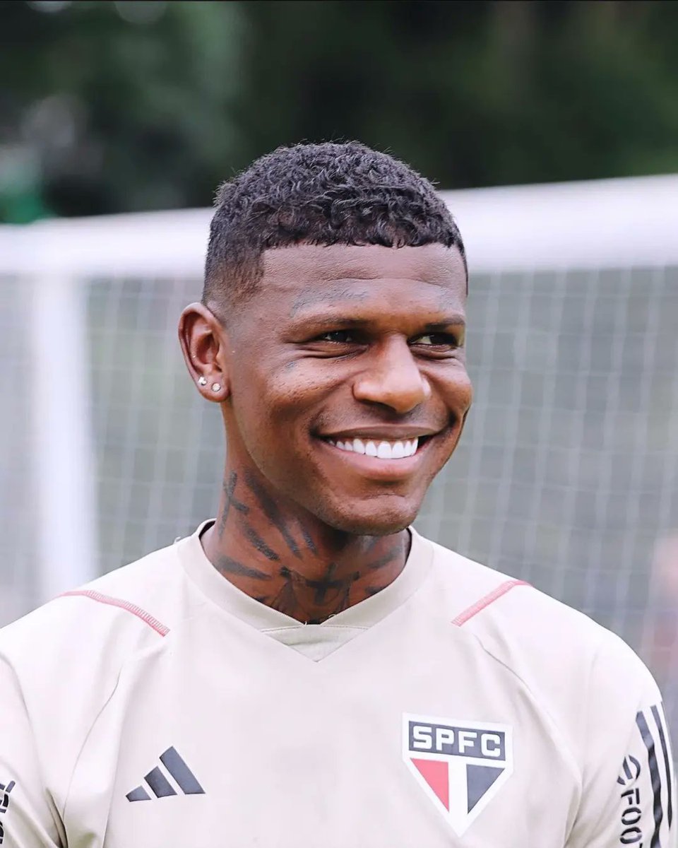 IG_NDT's tweet photo. Além da ampla lista de desfalques por lesão, Dorival Jr não poderá contar com trio importante para a partida diante do Athletico-PR, na próxima quarta feira (21), no Morumbi. 

#VamosSãoPaulo #SaoPauloFc #SPFC #Tricolor #NDT250K 🇾🇪 https://t.co/RQrj6cnI9l