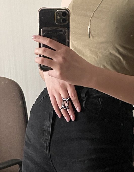 Lislishu's tweet photo. All beauty is hidden in simple things.

I think the logo @OverworldPlay  in the form of a ring has not yet been made for sure. The ring is made from polymer clay and took just over 3 days to develop. It's the least I can do.

@HeyJeremyHorn #BeWorthy https://t.co/EXTurFLli2