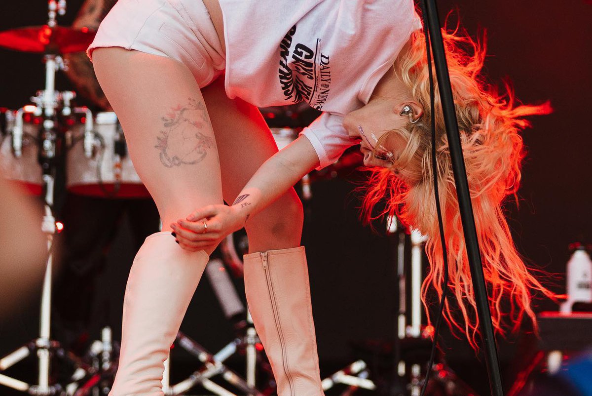 paramorebrasil's tweet photo. Hayley Williams, por Cora Wagoner 📸 
#ParamoreBonnaroo https://t.co/dwjAshFXIC