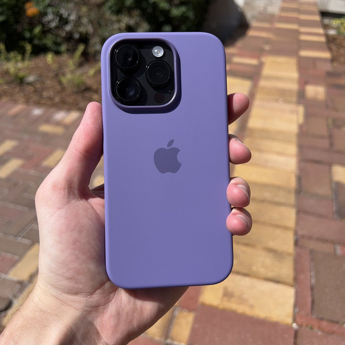 andrewjclare's tweet image. Stating the week of with the Iris Silicone case made by Apple 🔥

#iPhone14Pro #AppleCase #SiliconeCase #iPhonecase
