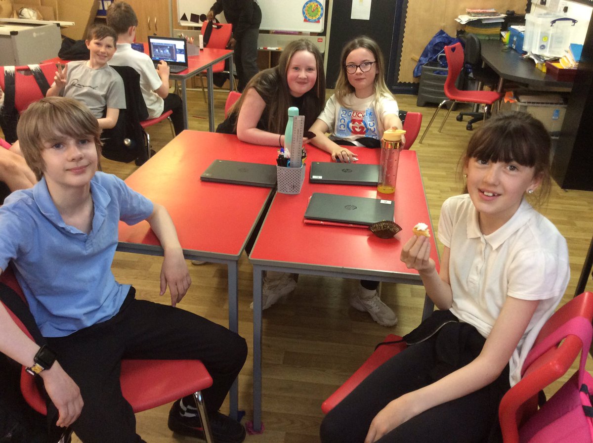 EloffMrs's tweet photo. A special treat from two very special people. Thank you Mr and Mrs Stuart for delivering delicious cupcakes and sweeties to P7 on Friday afternoon 🥰🧁 we really appreciate it @DanestoneP https://t.co/vylrNKjA08
