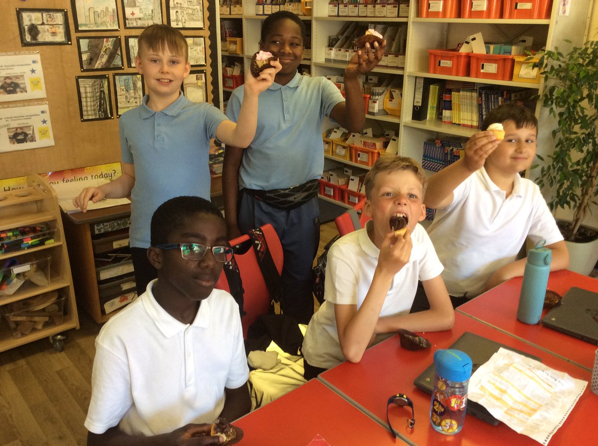 EloffMrs's tweet photo. A special treat from two very special people. Thank you Mr and Mrs Stuart for delivering delicious cupcakes and sweeties to P7 on Friday afternoon 🥰🧁 we really appreciate it @DanestoneP https://t.co/vylrNKjA08