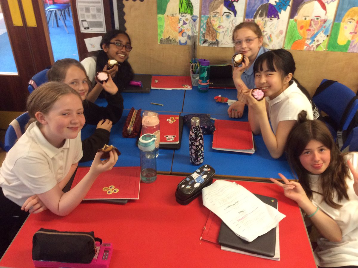EloffMrs's tweet photo. A special treat from two very special people. Thank you Mr and Mrs Stuart for delivering delicious cupcakes and sweeties to P7 on Friday afternoon 🥰🧁 we really appreciate it @DanestoneP https://t.co/vylrNKjA08